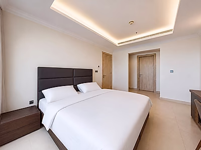 Elevated Living in Porto Arabia – Premium Fully Furnished 1-Bedroom Apartment