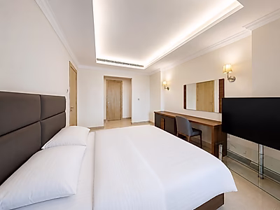 Elevated Living in Porto Arabia – Premium Fully Furnished 1-Bedroom Apartment