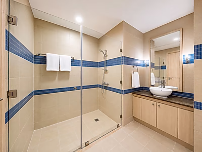 Elevated Living in Porto Arabia – Premium Fully Furnished 1-Bedroom Apartment