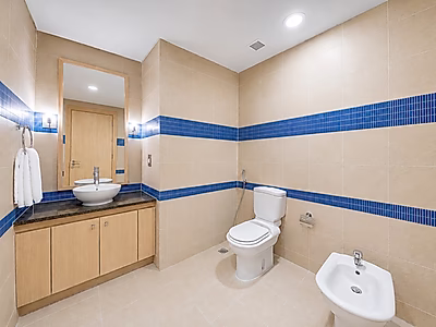 Elevated Living in Porto Arabia – Premium Fully Furnished 1-Bedroom Apartment