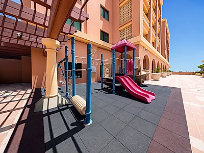 Elevated Living in Porto Arabia – Premium Fully Furnished 1-Bedroom Apartment