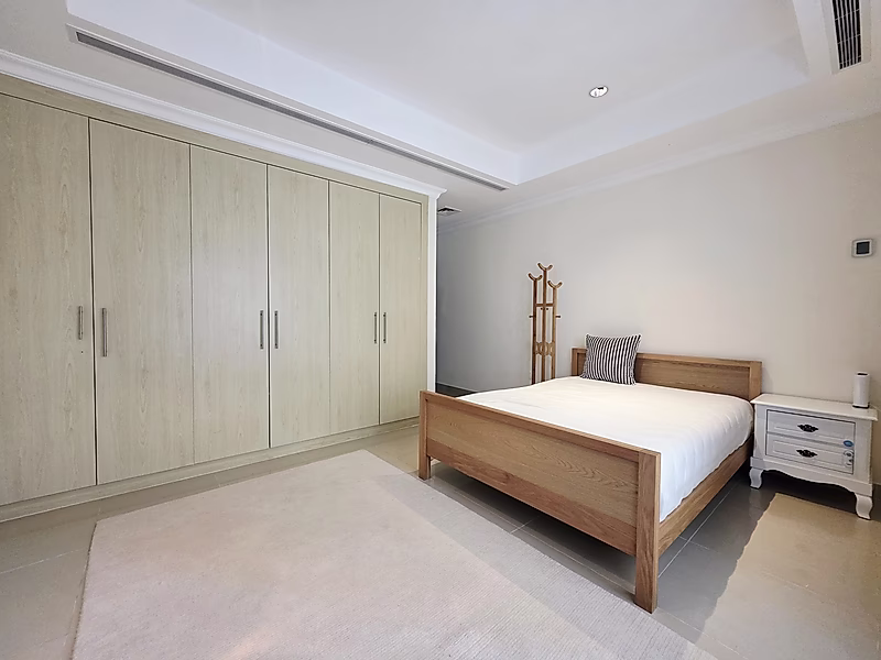 Fully Furnished 2-Bedroom Apartment – Porto Arabia with Marina-View Balcony - Photo 9