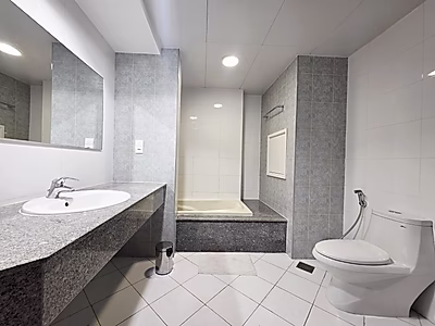 Fully Furnished 2-Bedroom Apartment – Porto Arabia with Marina-View Balcony