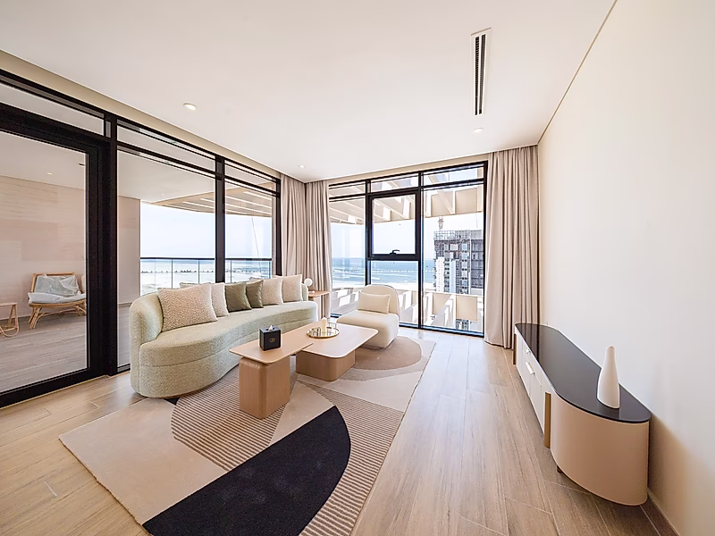 Luxury 1-Bedroom Waterfront Apartment | 108 sqm | Sea View | Private Beach Access - Photo 4