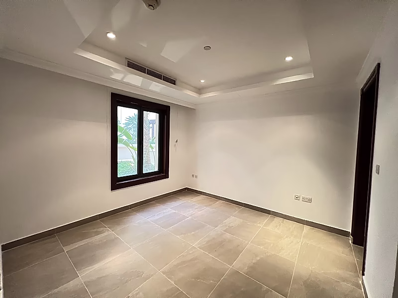 Spacious Townhouse for RENT | Large Sunny Terrace | Mid - Porto Arabia - Photo 9