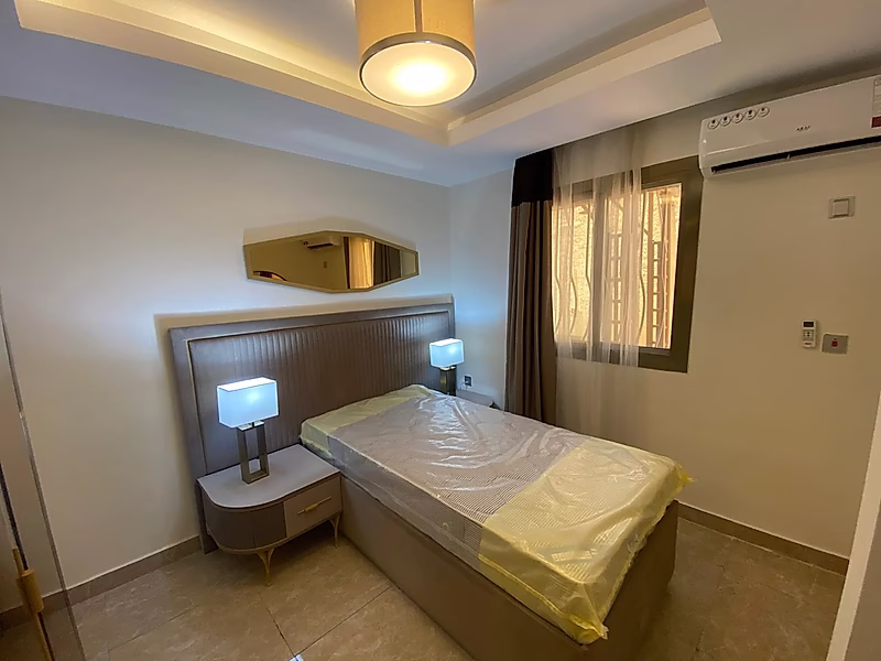 Spacious Luxury Villa with Elegant Interiors - Photo 9