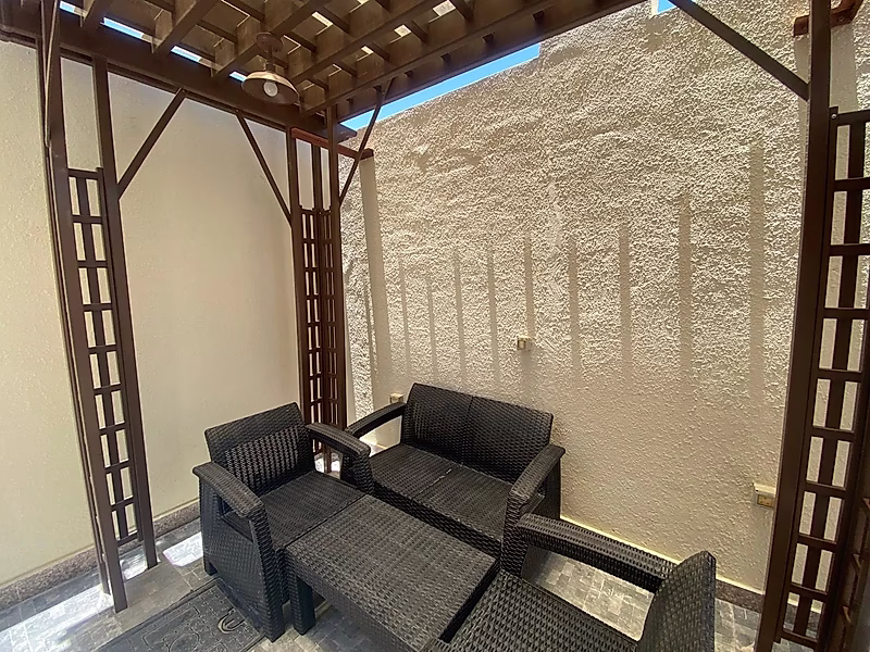 Spacious Luxury Villa with Elegant Interiors - Photo 11