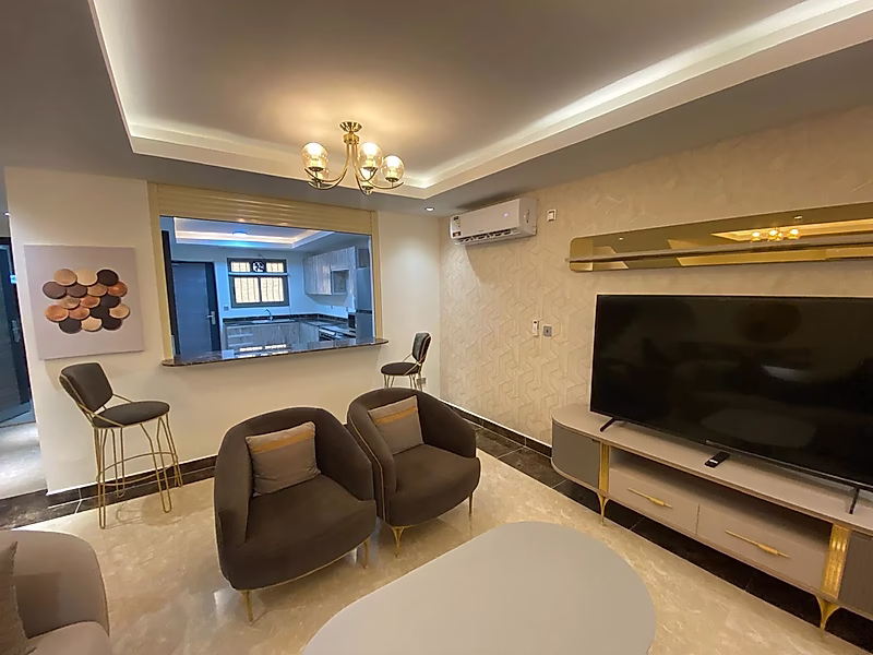 Spacious Luxury Villa with Elegant Interiors - Photo 13