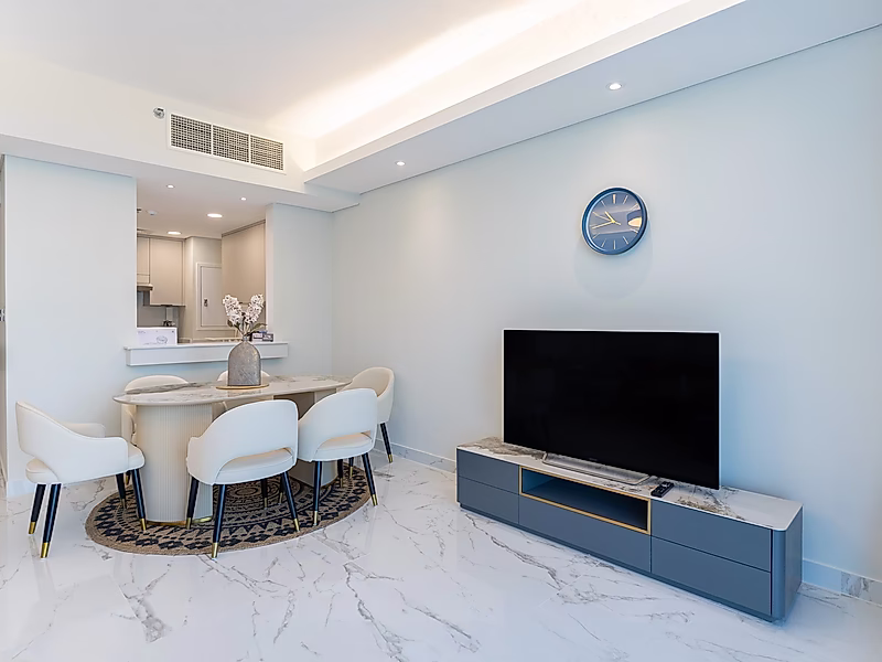 MODERN 2-BEDROOM APARTMENT WITH LUXURIOUS FINISHES | MARINA - Photo 7