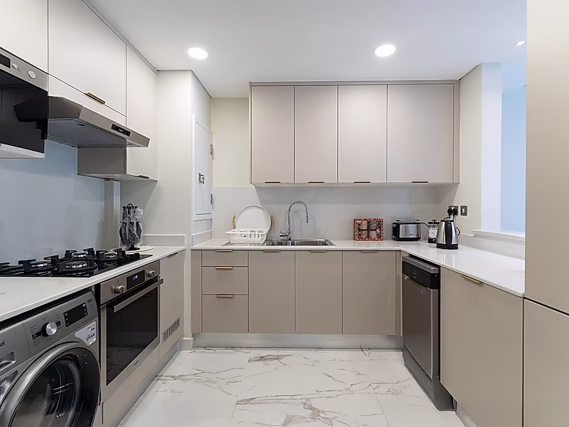 MODERN 2-BEDROOM APARTMENT WITH LUXURIOUS FINISHES | MARINA - Photo 10