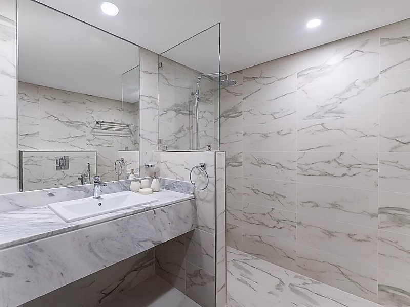 MODERN 2-BEDROOM APARTMENT WITH LUXURIOUS FINISHES | MARINA - Photo 11