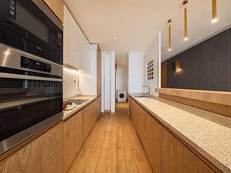 Elevated Living in West Bay – Fully Inclusive 1-Bedroom Residence - Photo 4