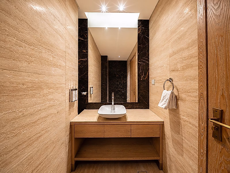 Elevated Living in West Bay – Fully Inclusive 1-Bedroom Residence - Photo 5