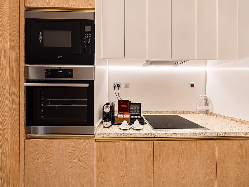 Elevated Living in West Bay – Fully Inclusive 1-Bedroom Residence - Photo 10