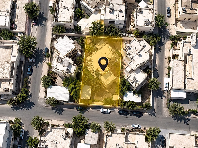 Prime Residential Land for Sale in Hazm Al Markhiya – 884 SQM - Photo 1