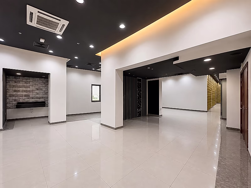 Large Beauty Salon for Lease | C-Ring Road - Photo 1