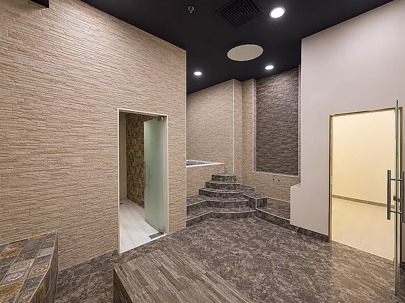Large Beauty Salon for Lease | C-Ring Road - Photo 3