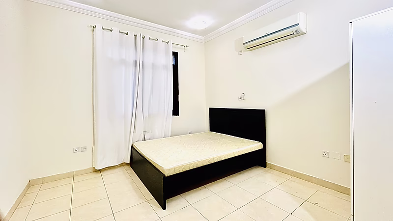 COZY 7-BEDROOM COMPOUND VILLA IN ABU HAMOUR - Photo 4