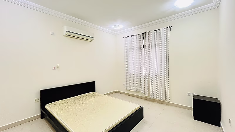 COZY 7-BEDROOM COMPOUND VILLA IN ABU HAMOUR - Photo 5