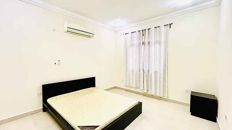 COZY 7-BEDROOM COMPOUND VILLA IN ABU HAMOUR - Photo 6
