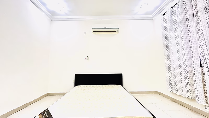 COZY 7-BEDROOM COMPOUND VILLA IN ABU HAMOUR - Photo 8