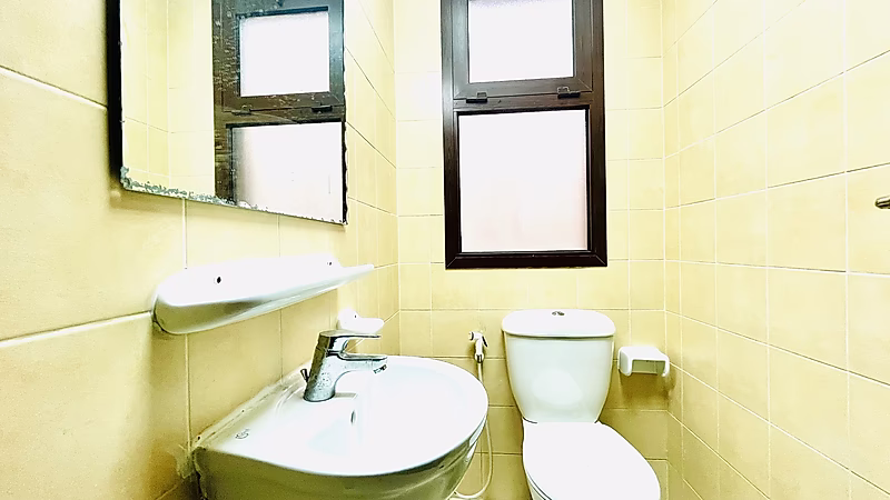 COZY 7-BEDROOM COMPOUND VILLA IN ABU HAMOUR - Photo 10