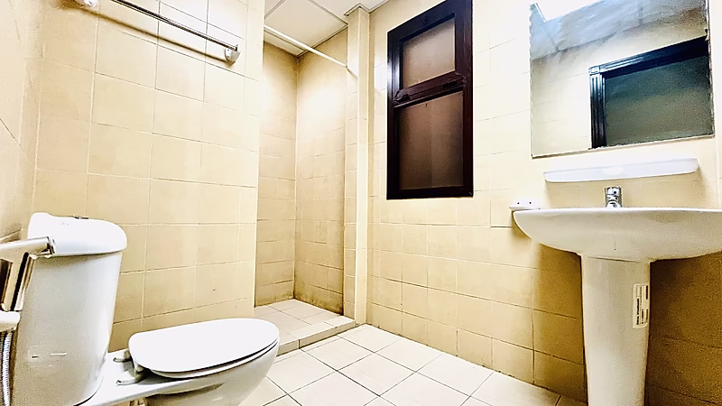 COZY 7-BEDROOM COMPOUND VILLA IN ABU HAMOUR - Photo 15