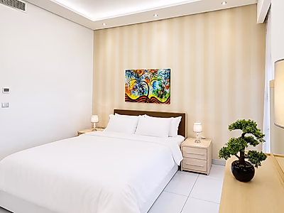 Luxury 3BR Apartment | Bills Included | Prime location