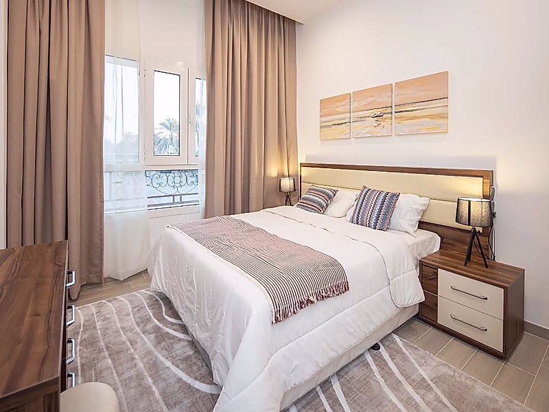 Sophisticated 3BR FF Apartment with Modern Elegance - Photo 1