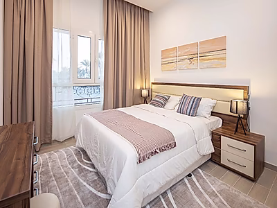 Sophisticated 3BR FF Apartment with Modern Elegance