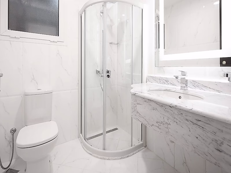Sophisticated 3BR FF Apartment with Modern Elegance - Photo 5