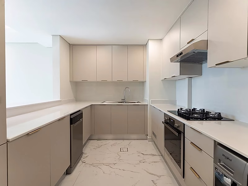 Luxurious 1-Bedroom Apartment in Marina - Photo 13