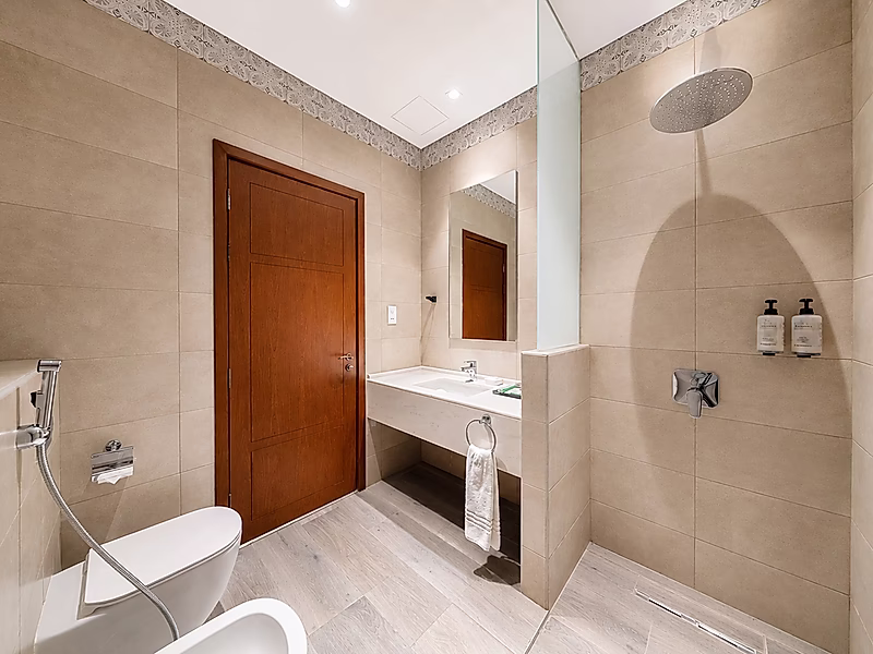 ALL-IN SERVICED 2-BEDROOM APARTMENT - Photo 10