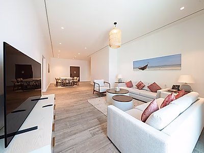 PREMIUM 3BR SERVICED RESIDENCE NEAR THE BEACH