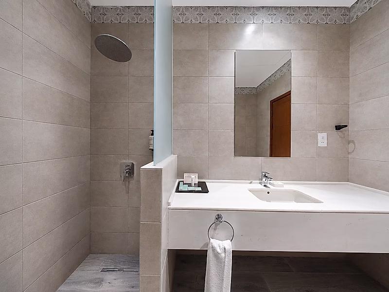 PREMIUM 3BR SERVICED RESIDENCE NEAR THE BEACH - Photo 11