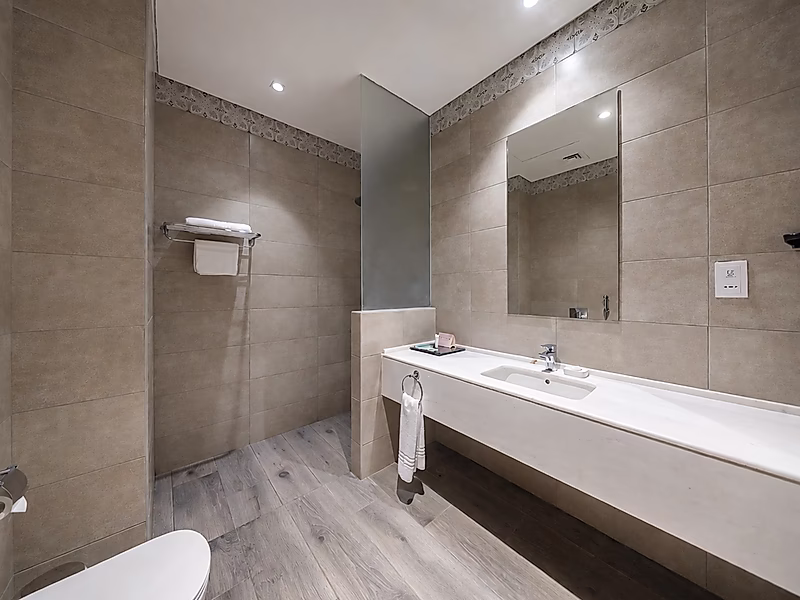 PREMIUM 3BR SERVICED RESIDENCE NEAR THE BEACH - Photo 12