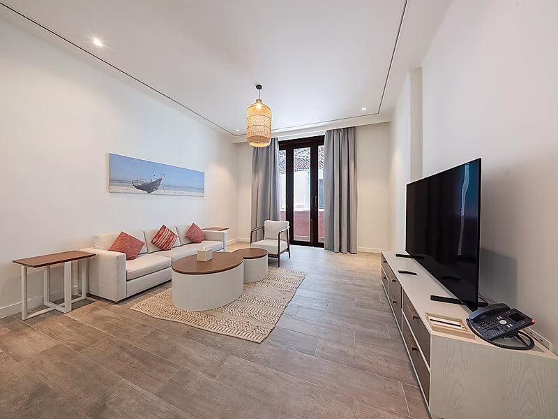 FULLY SERVICED 3BR LUXURY RESIDENCE FOR RENT - Photo 1