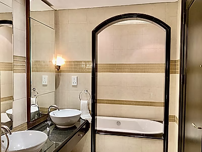 LUXURIOUS SPACIOUS 3BED+MAID Apartment in Porto Arabia | The Pearl