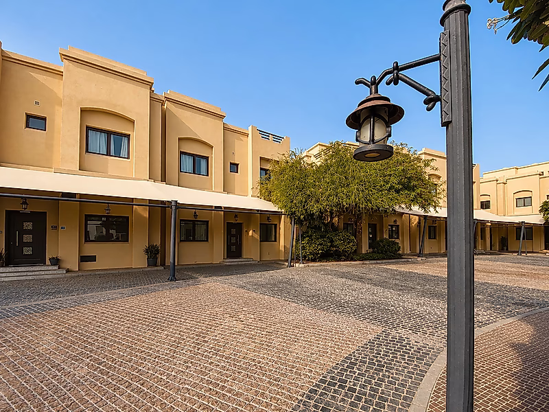 Spacious 4-Bedroom + Maid Villa in Al Hilal - Photo 1