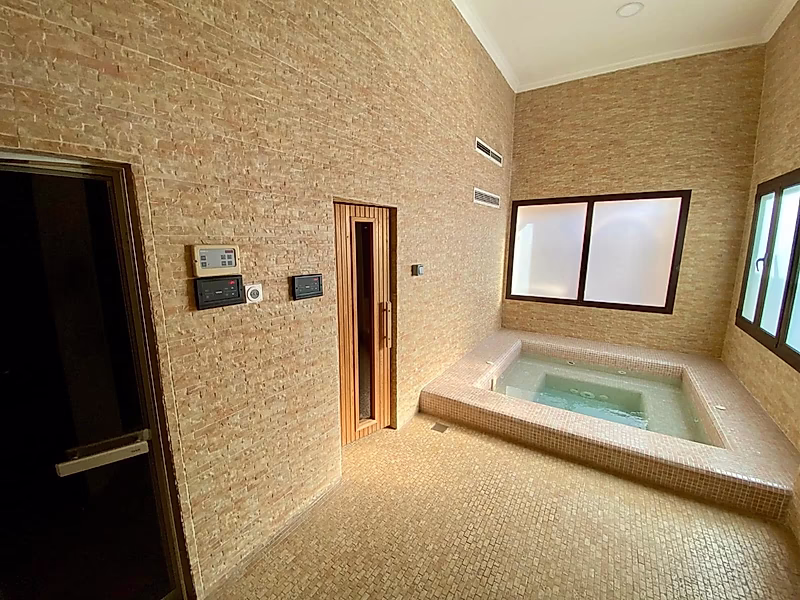 Spacious 4-Bedroom + Maid Villa in Al Hilal - Photo 7