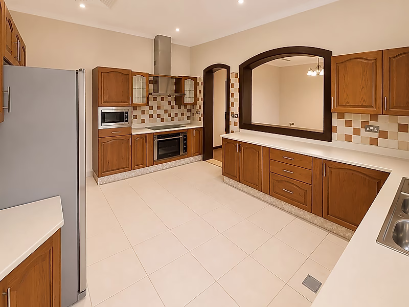 Spacious 4-Bedroom + Maid Villa in Al Hilal - Photo 8