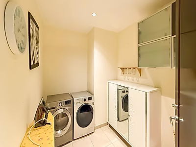 Elegant 3-Bedroom Apartment with Maid’s Room & Stunning Marina View | Porto