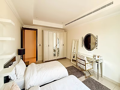 Elegant 3-Bedroom Apartment with Maid’s Room & Stunning Marina View | Porto