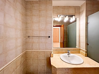 Impeccable 3BR with Scenic City Views
