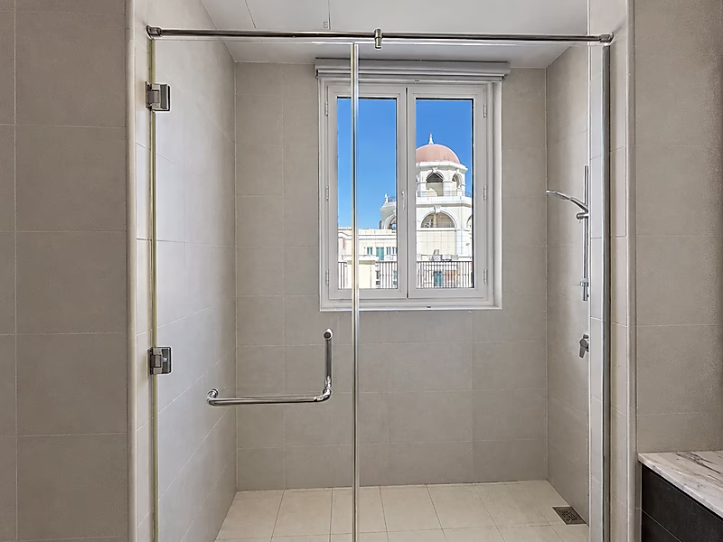 All Bills Included 2-Bedroom Duplex | Sea View - Photo 24