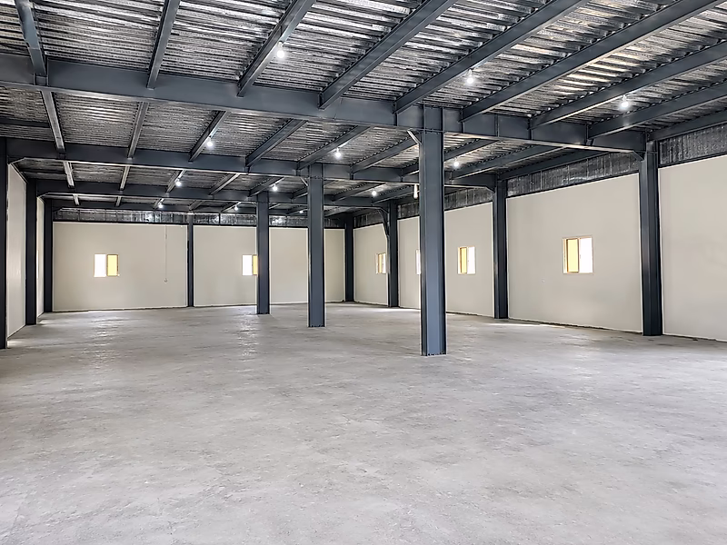 Premium Commercial Warehouse Compound | Birket Al Awamer | Warehouse + Showroom + Offices + Labor Accommodation - Photo 7