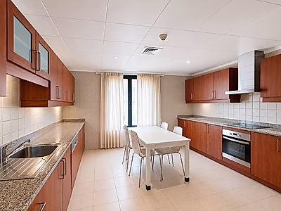 Exclusive Layout | Spacious 2BR Full Marina View| Prime Porto Arabia Tower