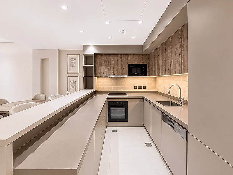 BILLS INCLUDED | LUXURIOUS 1 BEDROOM | HEART OF WEST BAY - Photo 2