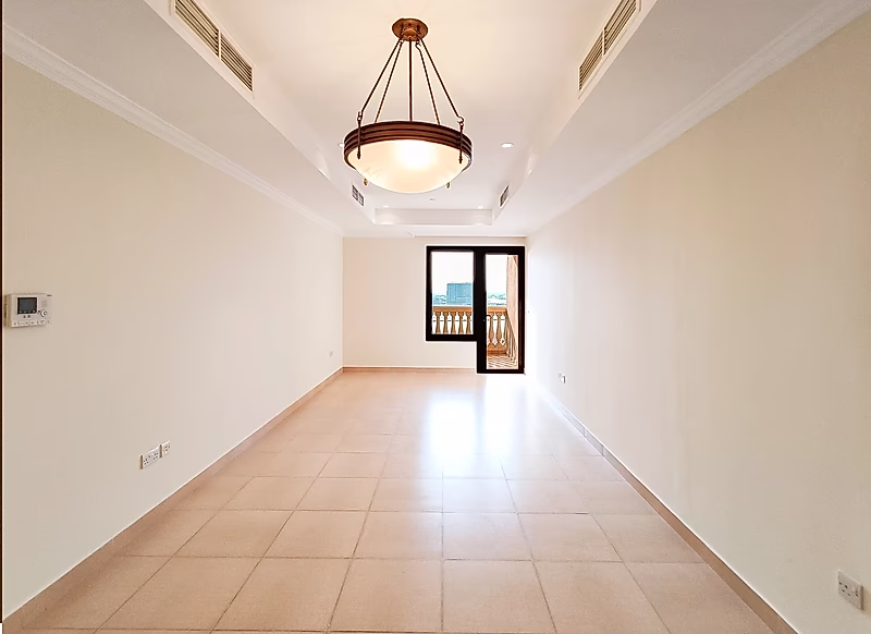 Stunning 1BHK Sea-View Apartment for Sale – Porto - Photo 4