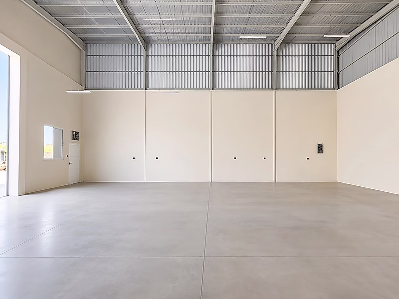 Warehouse for Rent in Old Industrial Area - Photo 2